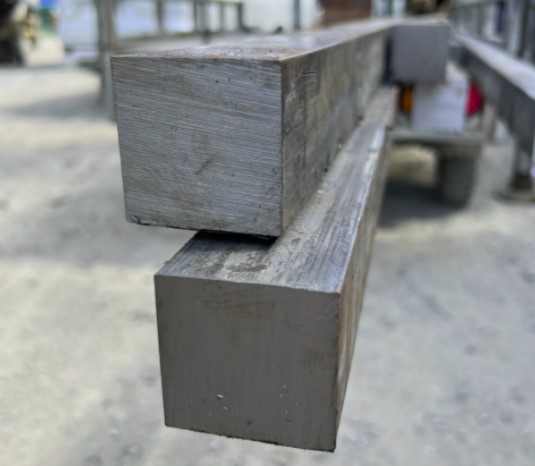 thép vuông đặc 30x30
